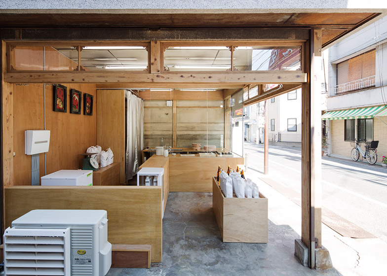 OKOMEYA-rice-shop-by-Schemata-Architects_dezeen_784_14