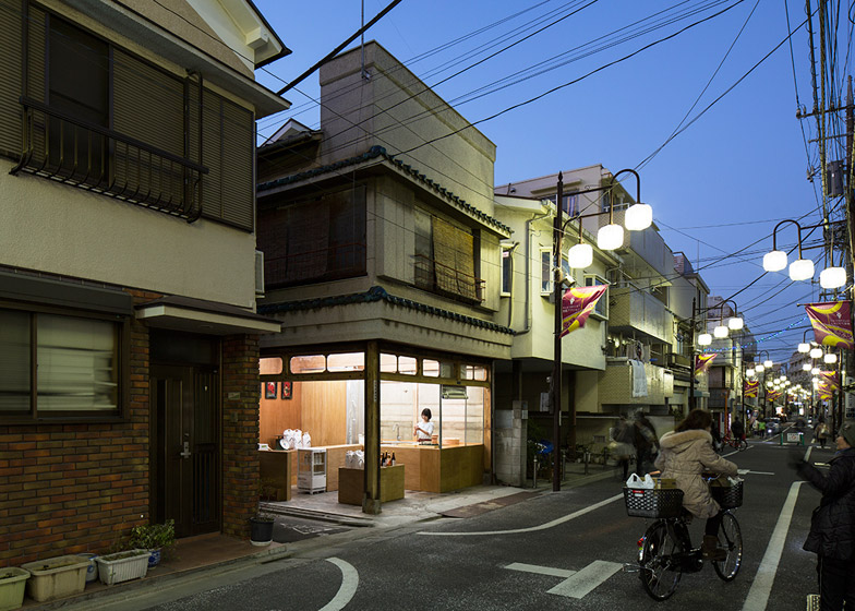 OKOMEYA-rice-shop-by-Schemata-Architects_dezeen_784_19