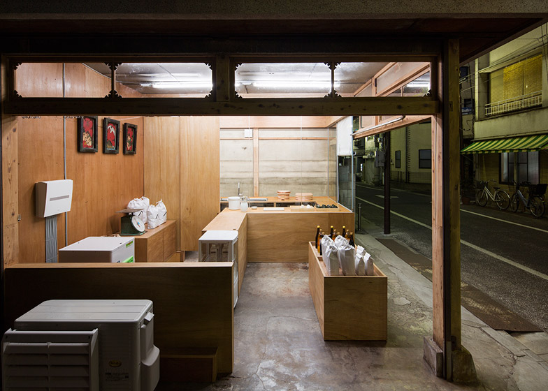 OKOMEYA-rice-shop-by-Schemata-Architects_dezeen_784_20