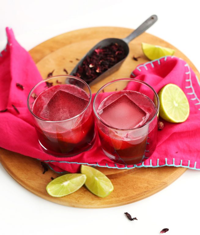 SIMPLE-5-Ingredient-Hibiscus-Margaritas-made-with-hibiscus-tea-concentrate-vegan-glutenfree-