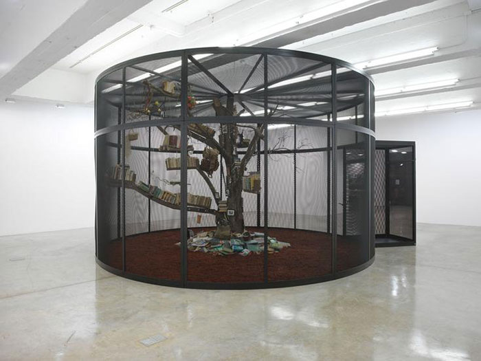 環境藝術的諷刺美學：藝術家 Mark Dion 的紐約鳥兒圖書館