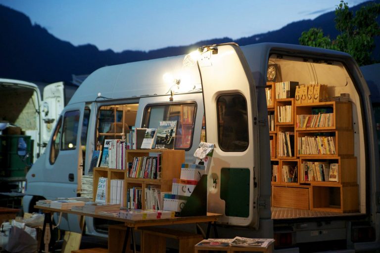 滿載一卡車的書香：日本移動書店 Book Truck 打造迷人的閱讀風景 POLYSH