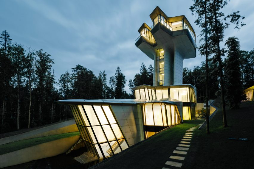 Zaha Hadid 唯一私人住宅設計亮相莫斯科森林 建築女爵為俄國大亨打造的太空船建築 Polysh